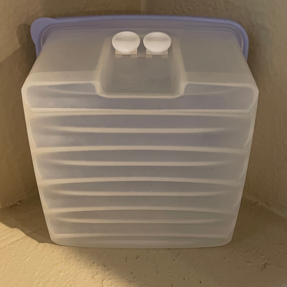 Tupperware Fridgesmart Small Square Container - Picture 3 of 12